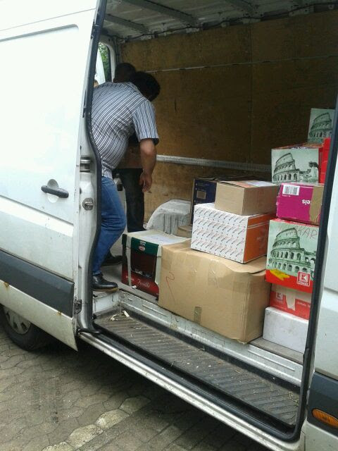Transporter voll mit Hilfsgütern